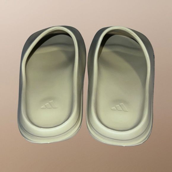 Youth Adidas Yeezy Bone Slides Resin Size Big Kid 6 (Cut Small - Fits BK Size 4) - Picture 3 of 8